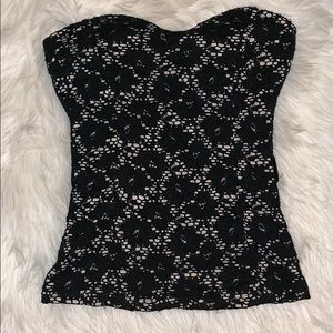 Strapless, fitted, top.